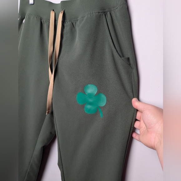COPY - FIGS Women's Zamora Jogger Scrub Pants size XS petite kaki green - Picture 5 of 16